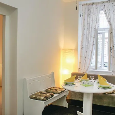 One Bedroom In 5 Smichov Apartment *