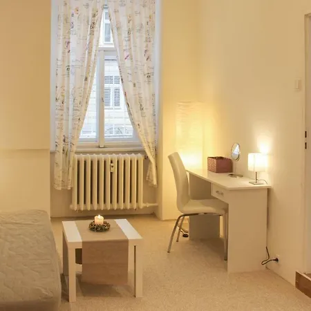 Apartment One Bedroom In 5 Smichov *